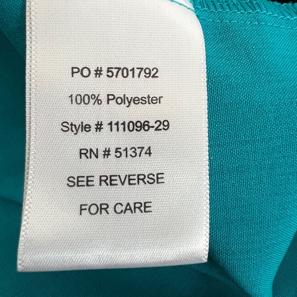 Doc & Amelia by Cintas Woman’s Button Down Shirt - Picture 6 of 6